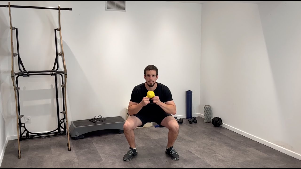 Squat pulsé gobelet avec kettlebell