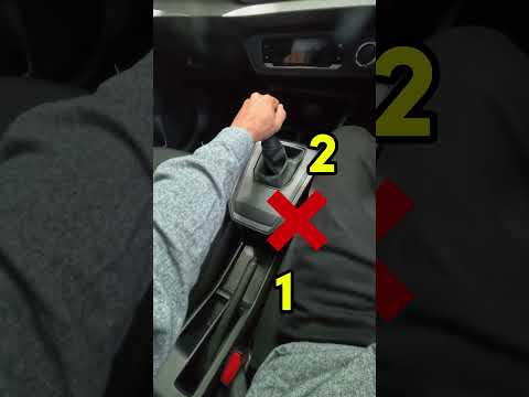 Biar mobil gak loncat - oper gigi dulu kemudian turunkan rem tangan