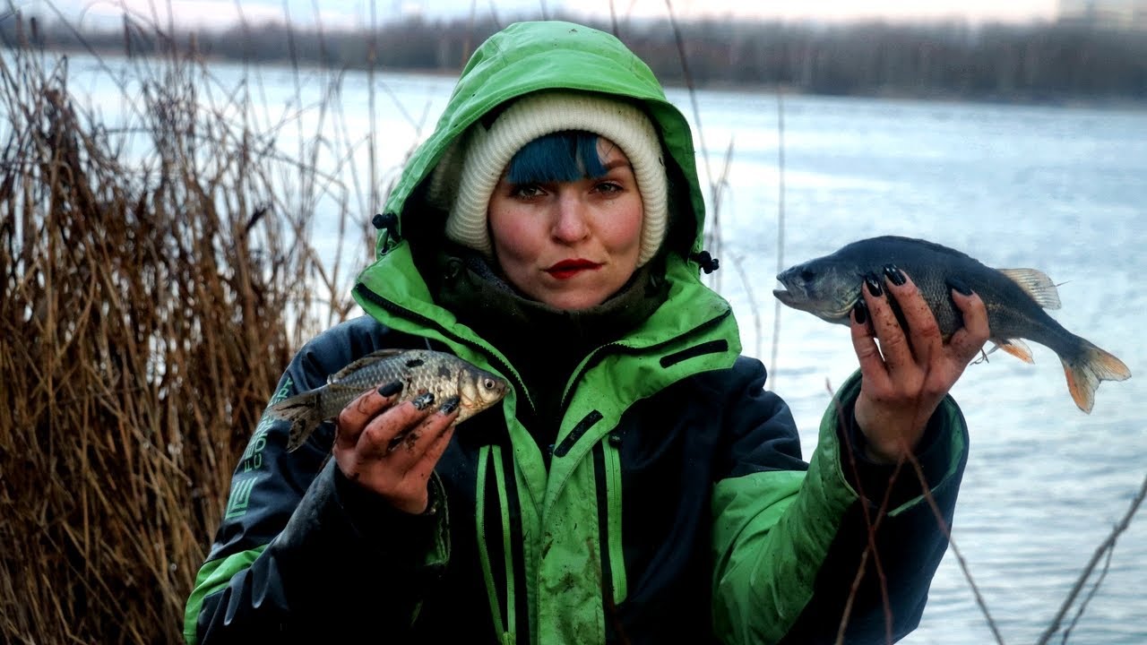 КАРАСЬ БЬЁТ в КОЛОКОЛЬЦА Зимой НА КОРМУШКИ Рыбалка в Беларуси