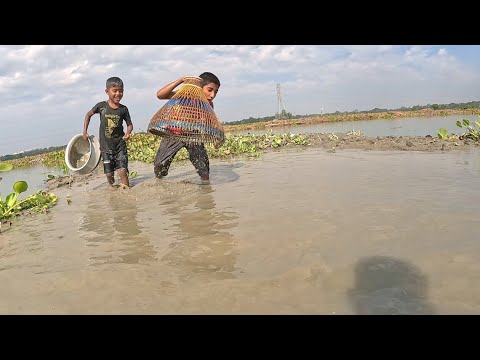 Boys Polo Fishing Video|Bamboo Tools Polo Fishing in Village|
