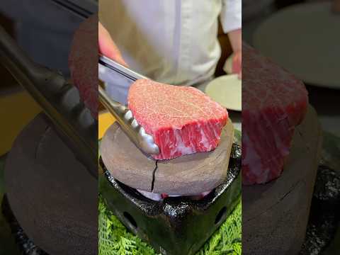 焼け石に肉!石の上でお肉を焼きあげる名物ヒレステーキ