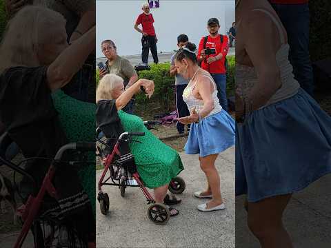 yajaira le baila a lolita #shortsviral #baile #shortsfeed #viralvideo #viralshorts
