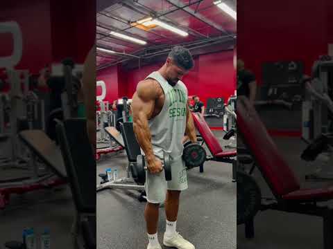 side delts for 3D look 💪🏽