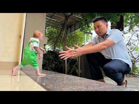 Super cute Bibi welcomed dad after many days of separation