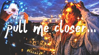 The Chainsmokers & Halsey - Closer (Lyrics)
