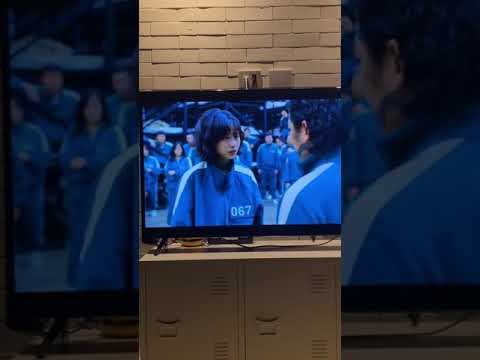Yo viendo el juego del calamar