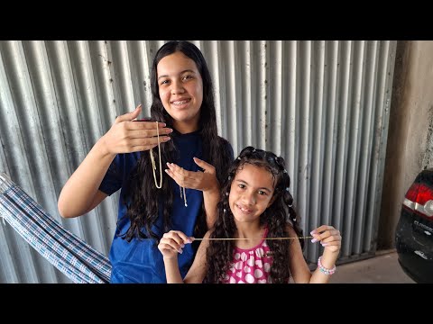 Compramos colar novos de zirconia para as meninas para usar no Natal