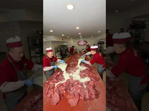 GÜNDE TAM 4 TON DÖNER SATIYORLAR !!!