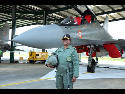 President Murmu takes a sortie on the Sukhoi 30 MKI fighter aircraft at the Tezpur Air Force Station