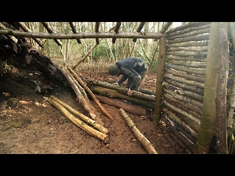 Building Winter Bushcraft Survival Shelter: Bushcraft Camp 2.0