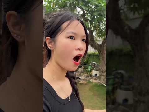 2 cô cháu xem phim ấn