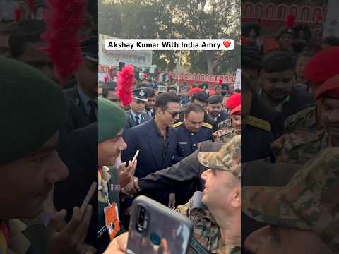 Akshay Kumar Give Pictures to All Army Officers 😍 During #skyforce Promotion #shortvideo #shorts