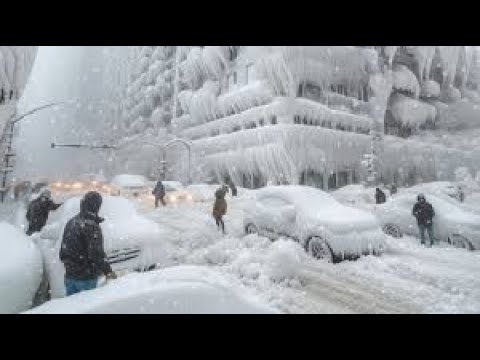 Horror, Japan is stopped! There is no end of snow. Snowfall in Japan.