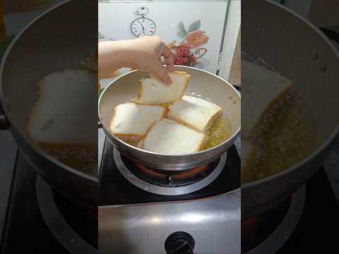 Husband ko khush krna ho tu garm oil mn bread ko dal kar meetha bana len.#viral