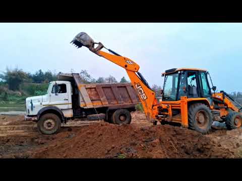 Jcb backhoes Loading Mud