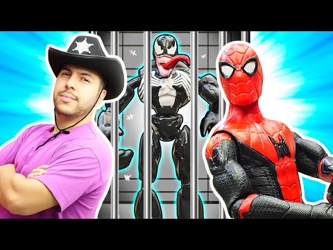 ¡Venom atrapado en la CÁRCEL! Juegos de policía con Eduardo y Spiderman para niños