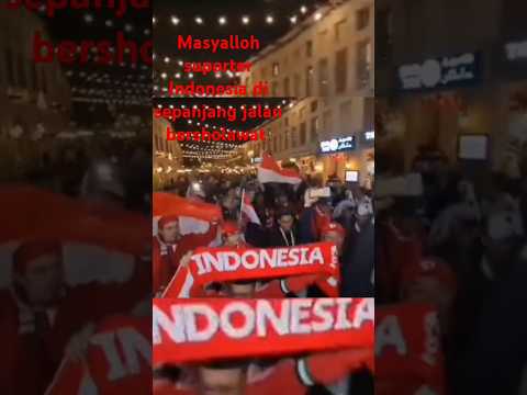 Masyalloh tabaraqalloh merinding denger suporter Indonesia sepanjang jalan bersholawat #shorts