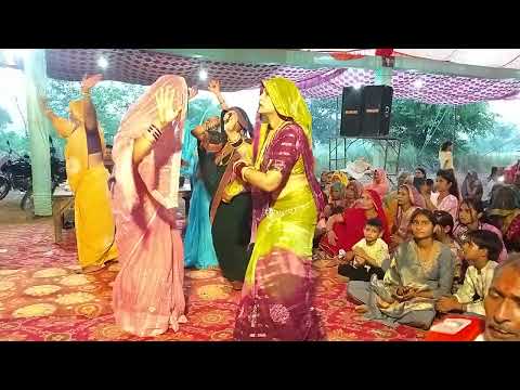 Teeno lokan se nyaari Radha Rani hamari