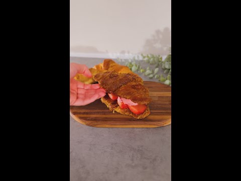 My favorite strawberry croissant 🍓🥐 Mom's recipe