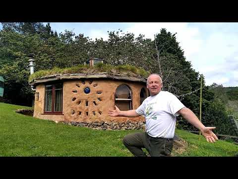 $2000 Cob Cottage was built from the clay it sits on !