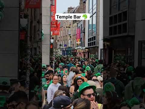 Temple Bar on St Patrick's Day 💚🇮🇪☘️ #dublin #stpatricksday #dublincity