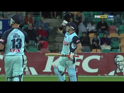 Out of the Stadium 😱 | Young David Warner smashes a monstrous six at Hobart | 122 meters 🤯