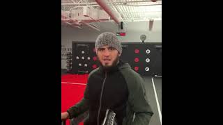 Ali Abdelaziz stole Islam Makhachev's headphones