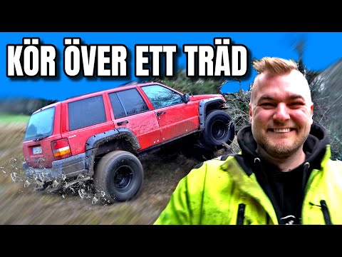 KÖR MIN JEEP GENOM LERA OCH ÖVER TRÄD - [VLOGG #723]