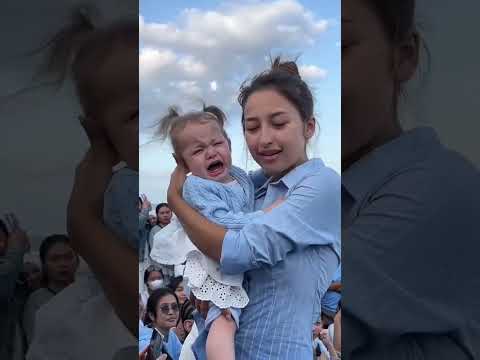 this is the one who asked to hold it 🤱  #babiesview #momlife #tiktok #babygirl #babyslove