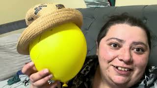 VAMOS A LA PLAZA CON EL SANTI - EMMA!