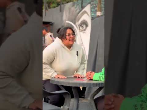 الفرق بين الشباب والبنات لما يقابلو بعض😂