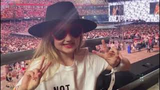 Taylor Swift fan gifted star's hat at Wembley gig.