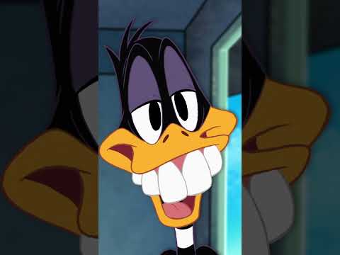 Looney Tunes en Latino #shorts | Daffy rostri Job @WBKidsLatino​