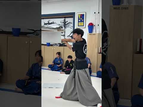 10์ ์ ๋ฌ์ธ๐ฅ #ํด๋๊ฒ๋ #์ง์ฃผ๋ณธ๊ด #martialarts #sword #swordmaster #swordart #swordskills #legend #blackbelt