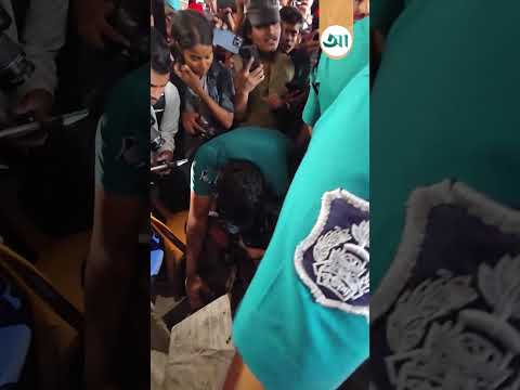 āĻ.āϞā§āĻ āĻāϰā§āĻŽā§āĻā§ āĻŦā§āϧā§āĻ āĻŽāĻž/āϰ/āϧ/āϰ, āĻŦāĻžāĻāĻāĻžāϤ⧠āĻāĻāĻŋā§ā§ āĻāϞ āĻĒā§āϞāĻŋāĻļ | AwamiLeague | Ajker Patrika