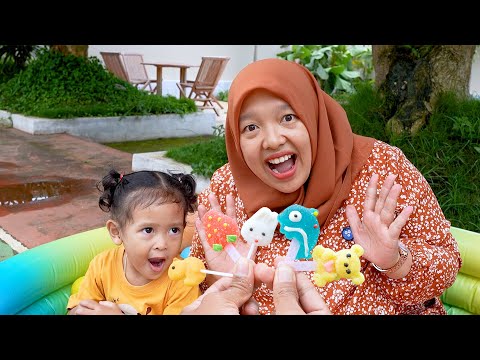 Aracelli Bermain Perosotan Mandi Bola & Meletuskan Balon Air - Nursery Rhymes Kids Song