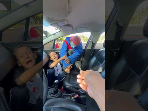 ELE PEGOU O PALHAÇO SOZINHO