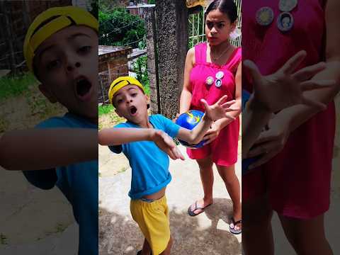mamãe brigou pra brincar 🤣⚽️😂☝️😡😱💙❤️#funny #family #funnyvideo #humor #ball #brincadeiras #foryou