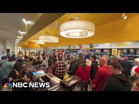 YouTube video thumbnail: Holiday Shopping Blitz set to Break Records