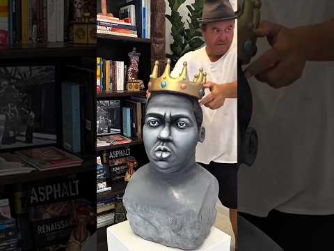 The statue was destroyed by pulling the king's neck 😯