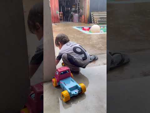 Benjamim tomou banho de chuva !