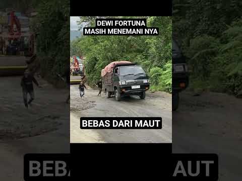 DETIK DETIK COLT DIESEL MENIMPA WARGA#truck#truckoleng#shortvideo#shorts