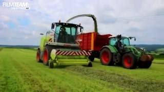 Grasshäckseln mit Claas Jaguar