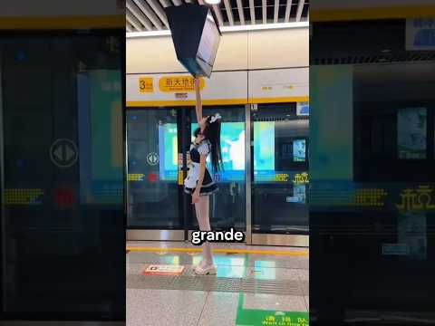 Ela esconde um GRANDE segredo 😱