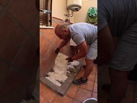 De camionero a aprendiz de albañil 😂 obra para poner en alto la lavadora y secadora en él patio.