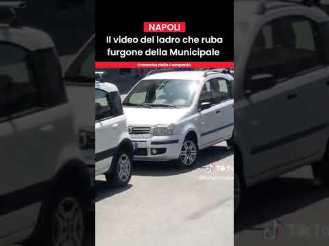 NAPOLIIl video del ladro che ruba furgone della Municipale #Napoli #furto #police #ladro