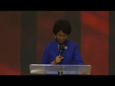 Mama Faith Oyedepo Prays for Offering in Mid Week Communion Service...