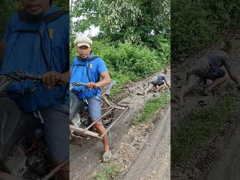 Kailangan pag sumakay ng motor hawak ng mabuti..mahirap Ang Daan..