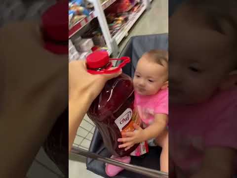 ELA PEGANDO AS COISAS COM A MÃO 🥹