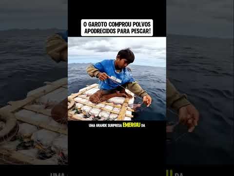 O garoto usou peixe podre para pescar alguns peixes! #pescaria #barcopesqueiro #peixe #pesca
